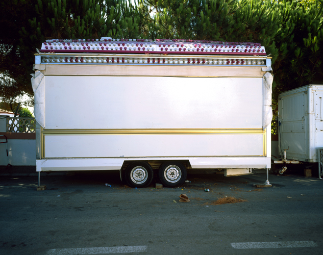 Walking Around - Manuel Pinar