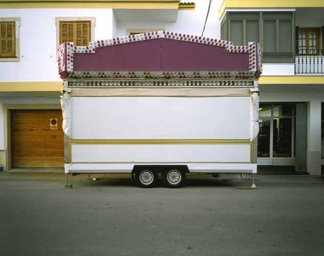 Walking Around - Manuel Pinar